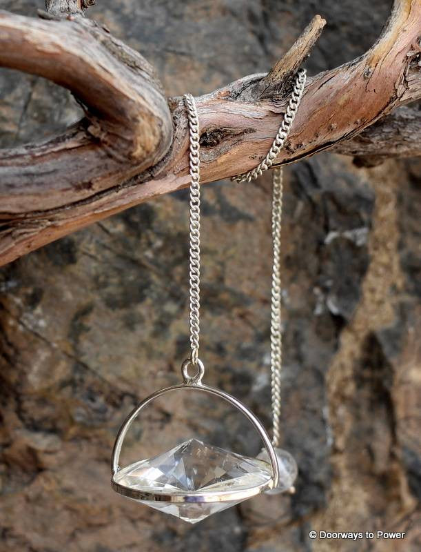 Quartz Crystal Disk Pendulum 'Space Ship'