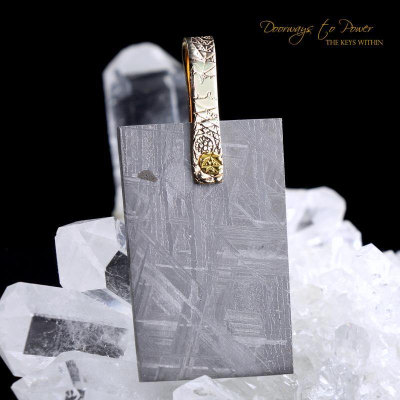 Muonionalusta Meteorite Light Language Pendant ™ 14k Gold